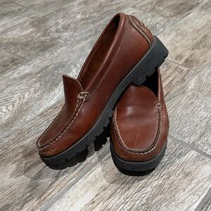 Timberland Rich Brown Leather Slip-Ons. Men’s 6.5/Women’s 8